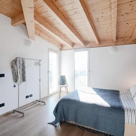 White Attic - By Myhomeincomo Camnago Volta