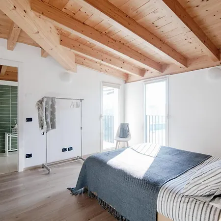 Daire White Attic - By Myhomeincomo Camnago Volta