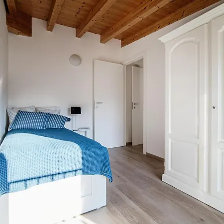 White Attic - By Myhomeincomo Daire
