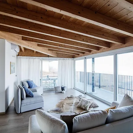 White Attic - By Myhomeincomo *